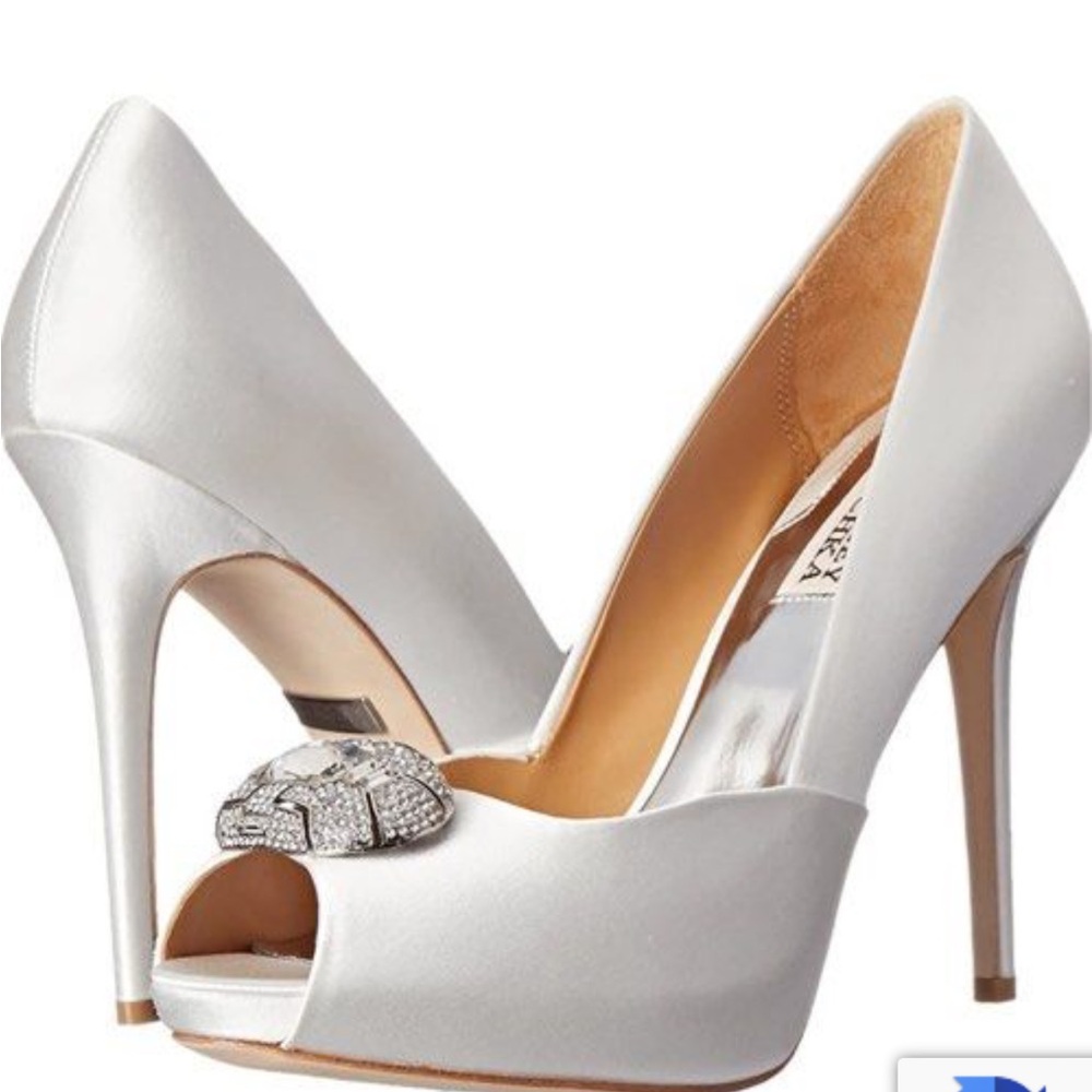 EUC Badgley Mischka - Pearla Platform pump size 7 - white